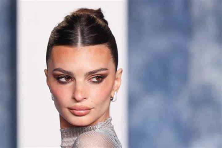 Emily Ratajkowski At Vanity Fair Oscars Party 2019 — Nude Gown – Hollywood Life