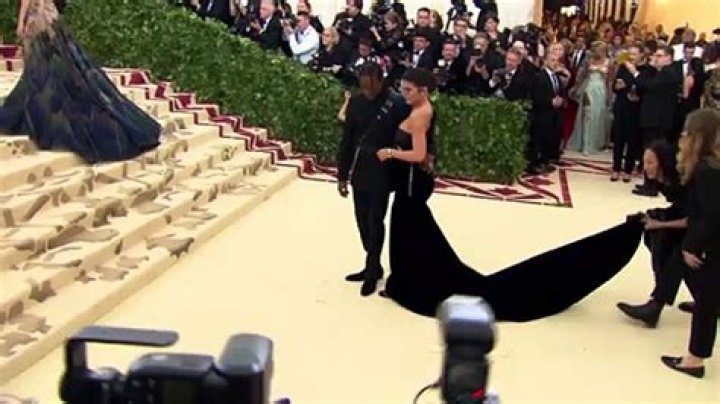 Khloe Kardashian Claps Back At Rumor That Kylie Jenner & Travis Scott ‘Are Not A Couple’